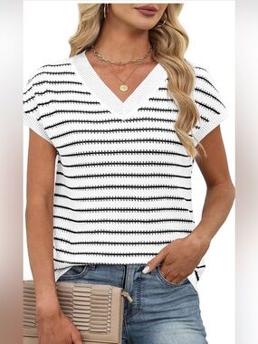 WIHOLL Womens Short Sleeve Sweater V Neck Cute Summer Fall Striped Pullover
Ligh